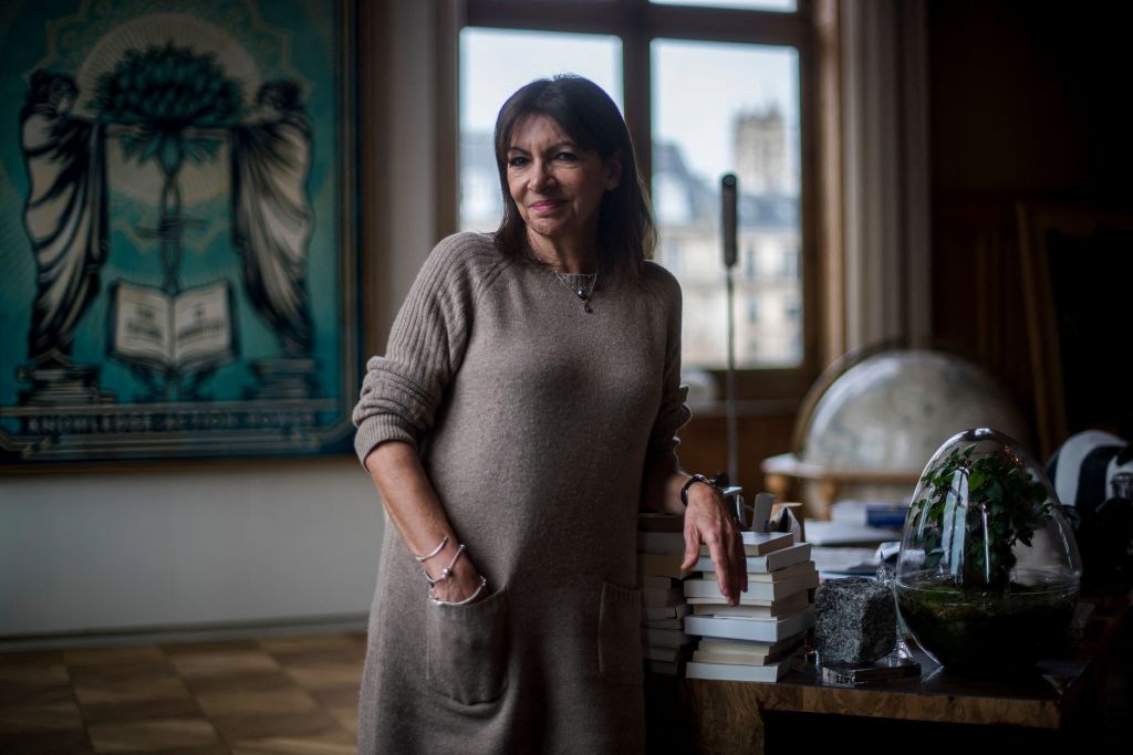 Trottinettes à Paris: leur exclusion «réduira les nuisances», affirme Anne Hidalgo