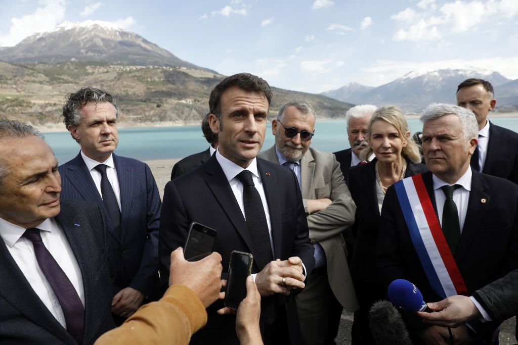 Eau: Emmanuel Macron veut investir pour adapter les centrales nucléaires au changement climatique