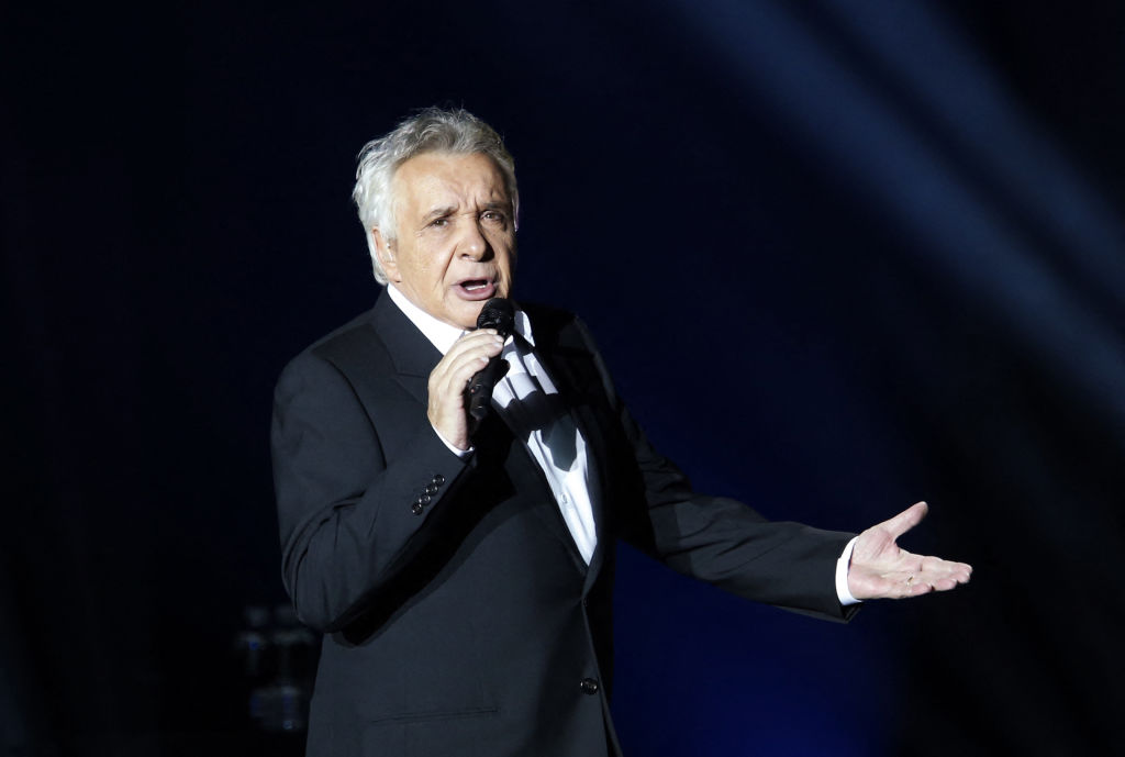 Souffrant, Michel Sardou, «désolé pour la gêne occasionnée», reporte deux concerts