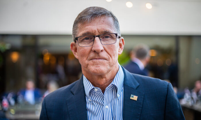 Le lieutenant général Flynn attaque le département de la Justice et le FBI pour poursuites abusives et réclame 50 millions de dollars