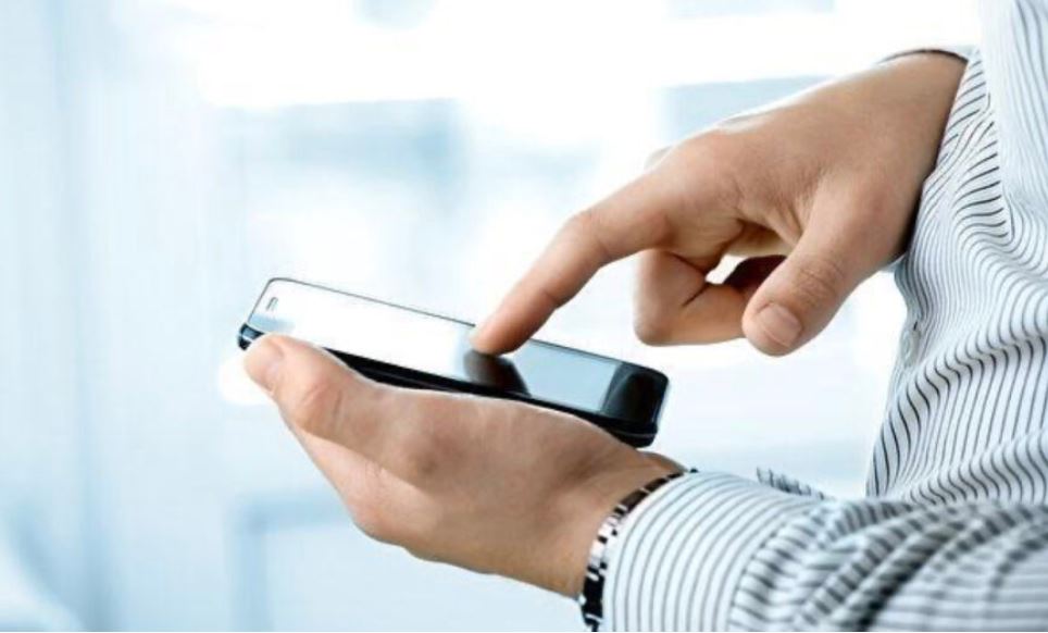 6 risques pour la santé liés à l&rsquo;utilisation du téléphone portable aux toilettes