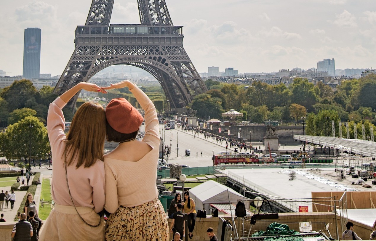 En 2022, les touristes étrangers ont rapporté près de 58 milliards d’euros à la France, un record !