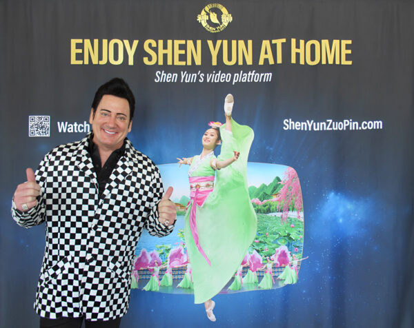 Un maire accueille Shen Yun et déclare que sa ville est chanceuse « de pouvoir assister à une production aussi étonnante »