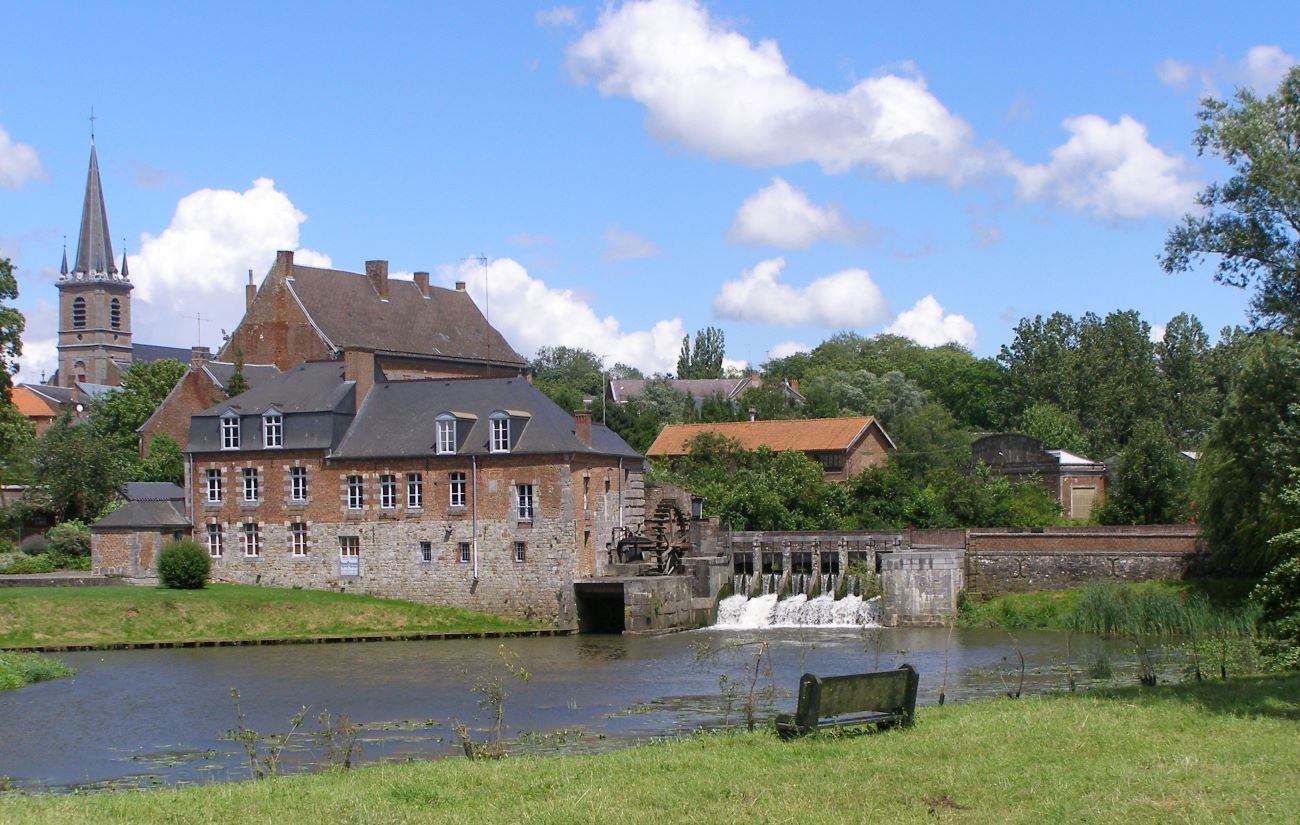Maroilles, l’un des villages préférés des Français, connu pour son fromage et son bocage