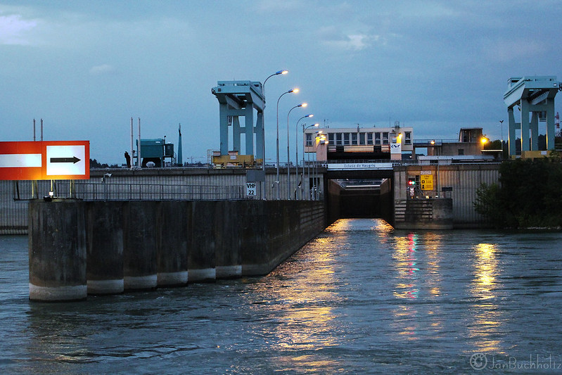 Retraites: reprise partielle de la navigation sur le Rhône après des réquisitions