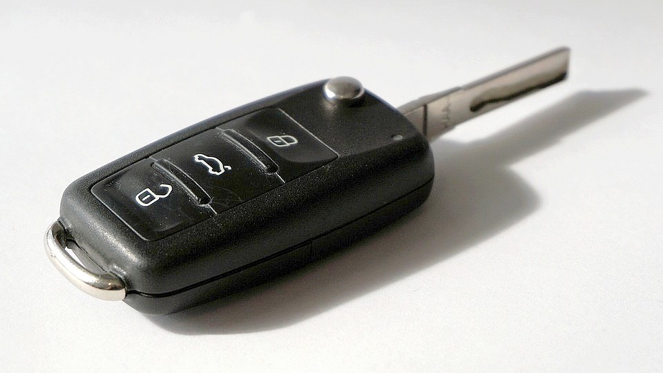 Ille-et-Vilaine : ils offrent une voiture à une salariée dans le besoin à Fougères