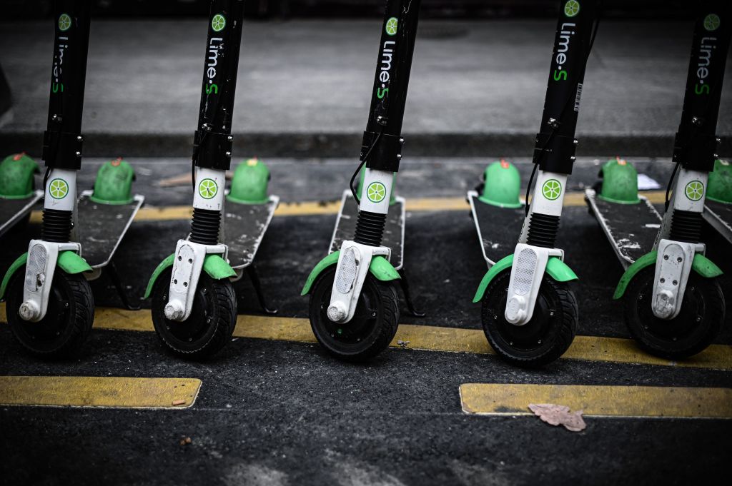 Paris dit non et bientôt adieu aux trottinettes en libre-service
