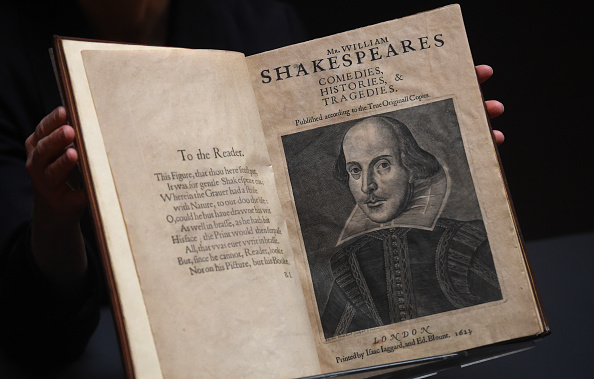 Un exemplaire du premier recueil de Shakespeare exposé à Londres