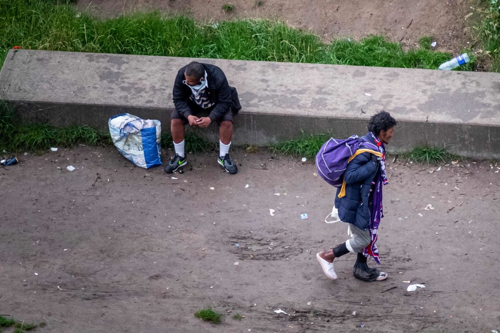 Crack à Paris: le retour des toxicomanes, six mois après l’évacuation du square Forceval, inquiète les riverains