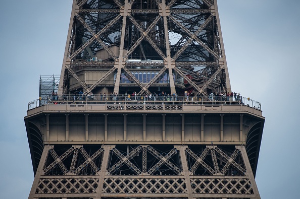 Paris: victime d&rsquo;un arrêt cardiaque, un homme se fait opérer au 2e étage de la Tour Eiffel