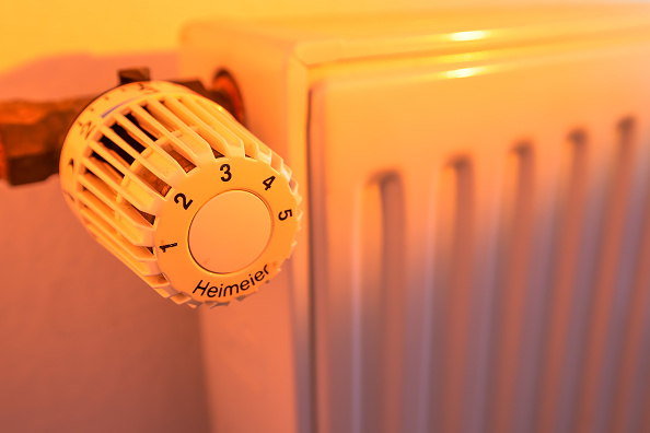 La crainte de ne pas pouvoir se chauffer cet hiver s&rsquo;éloigne, avec une révision à la hausse de la production d&rsquo;EDF