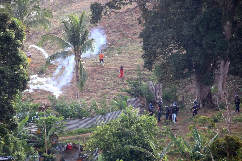 Embuscade et pluie tropicale à Mayotte: la CRS8 en baptême du feu outremer