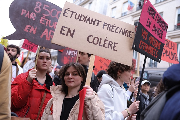Retraites: nouveaux blocages de lycées et facultés
