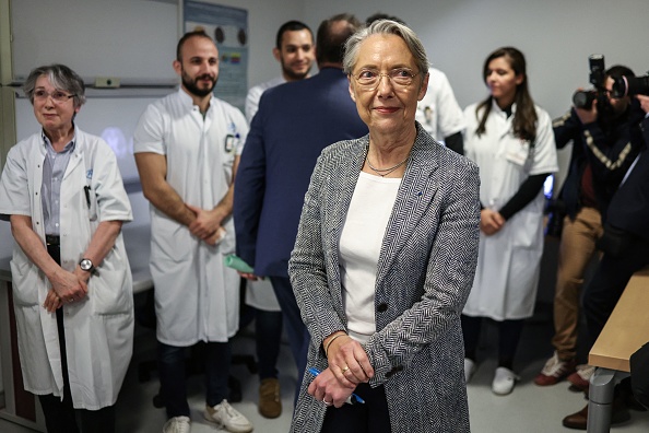 Hôpital: malgré les fermetures, Élisabeth Borne joue la fermeté sur l&rsquo;intérim médical