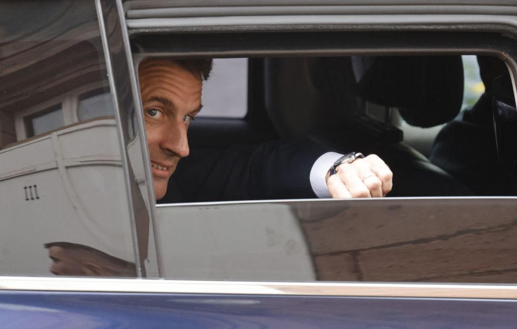 Macron violemment hué en Alsace pour son premier bain de foule depuis des semaines