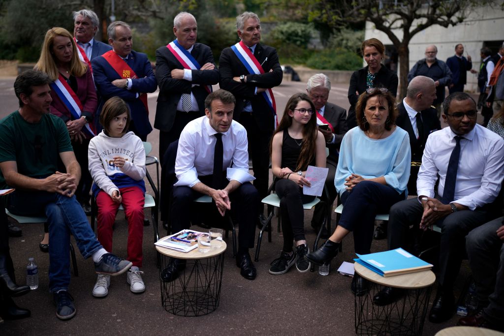 Retraites: la CGT coupe le courant du collège visité par Macron dans l&rsquo;Hérault