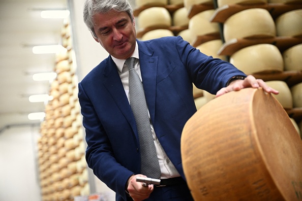 Lactalis, qui se revendique déjà « premier acteur mondial des AOP », vu comme une « terrible menace pour nos fromages » selon la Confédération paysanne