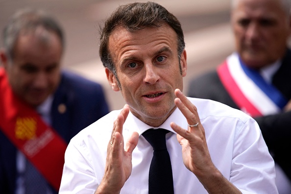 Emmanuel Macron dit qu&rsquo;il aurait dû se «mouiller» plus pour la réforme contestée des retraites