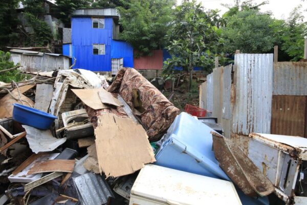 Embuscade et pluie tropicale à Mayotte: la CRS8 en baptême du feu outremer
