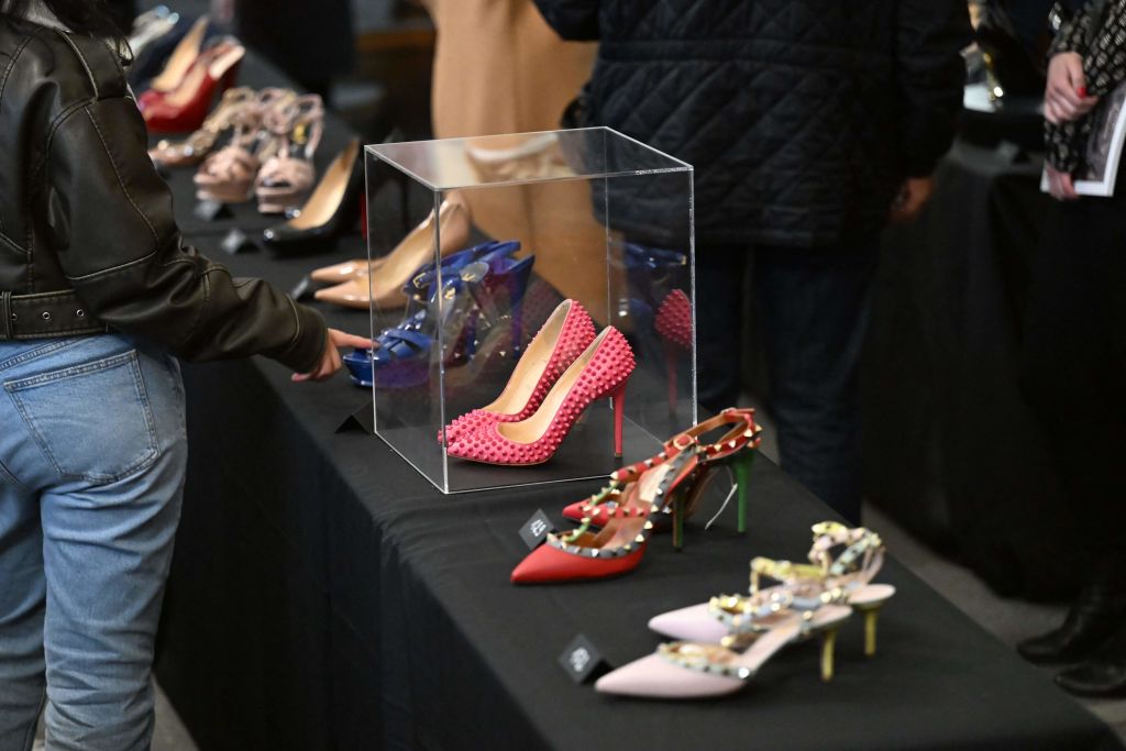 «Adjugé!» À la cour d&rsquo;appel de Paris, vente d&rsquo;objets issus du trafic de stupéfiants