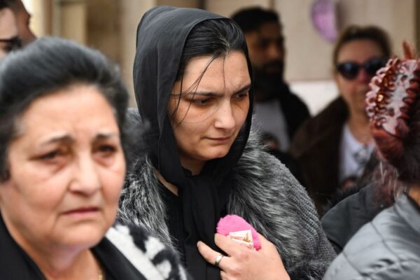 Fillette de 5 ans tuée dans les Vosges: des centaines de personnes rendent hommage à Rose