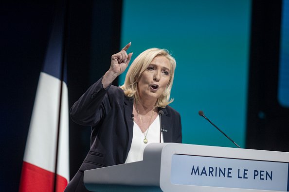 Marine Le Pen accuse l&rsquo;exécutif d&rsquo;utiliser l&rsquo;ultragauche pour «discréditer» les manifestations