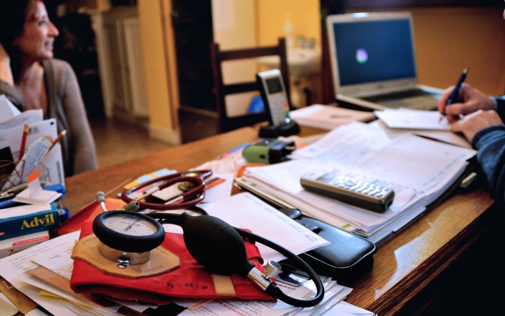 Accès aux soins sans ordonnance: la porte s&rsquo;entrouvre, un peu