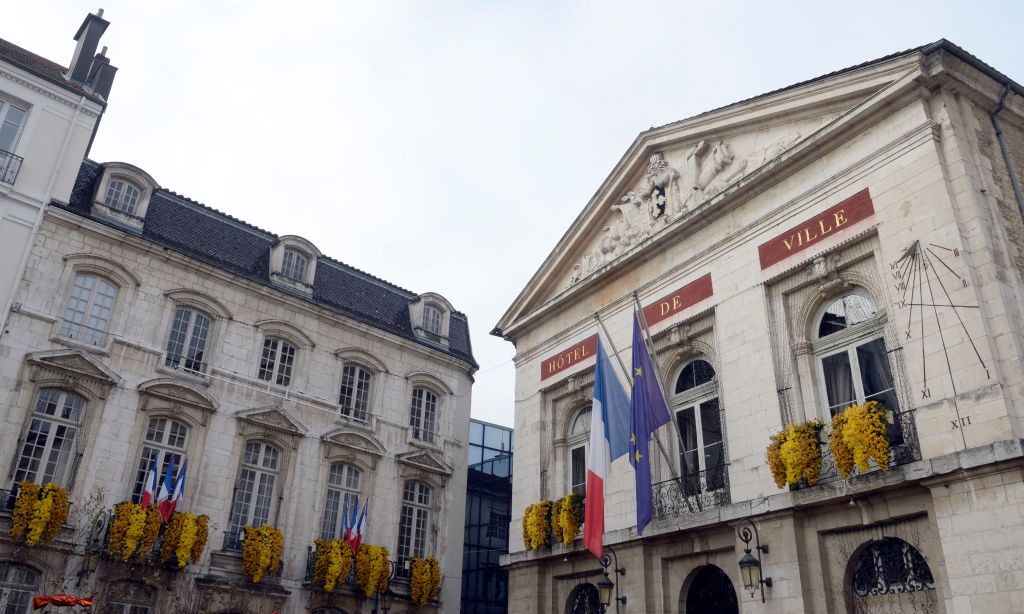 Mairies: les députés macronistes pour le drapeau européen obligatoire au fronton