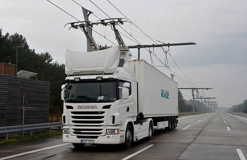 La France veut expérimenter les «autoroutes électriques» destinées aux camions
