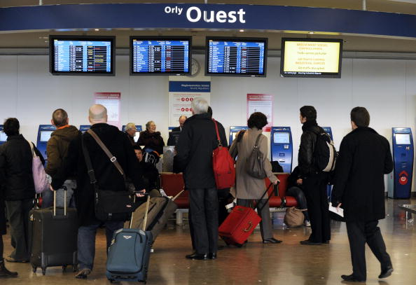 Aéroport: vers la fin de la limitation des 100 ml de liquide dans les bagages à main ?