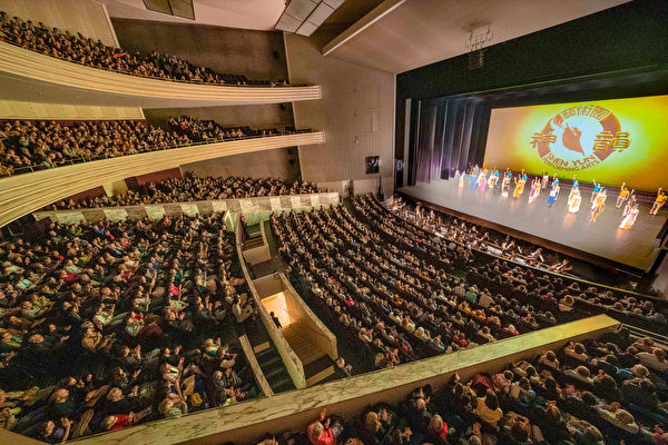 Shen Yun, « c’est de l’ordre de l’irréel », s’enthousiasme un danseur