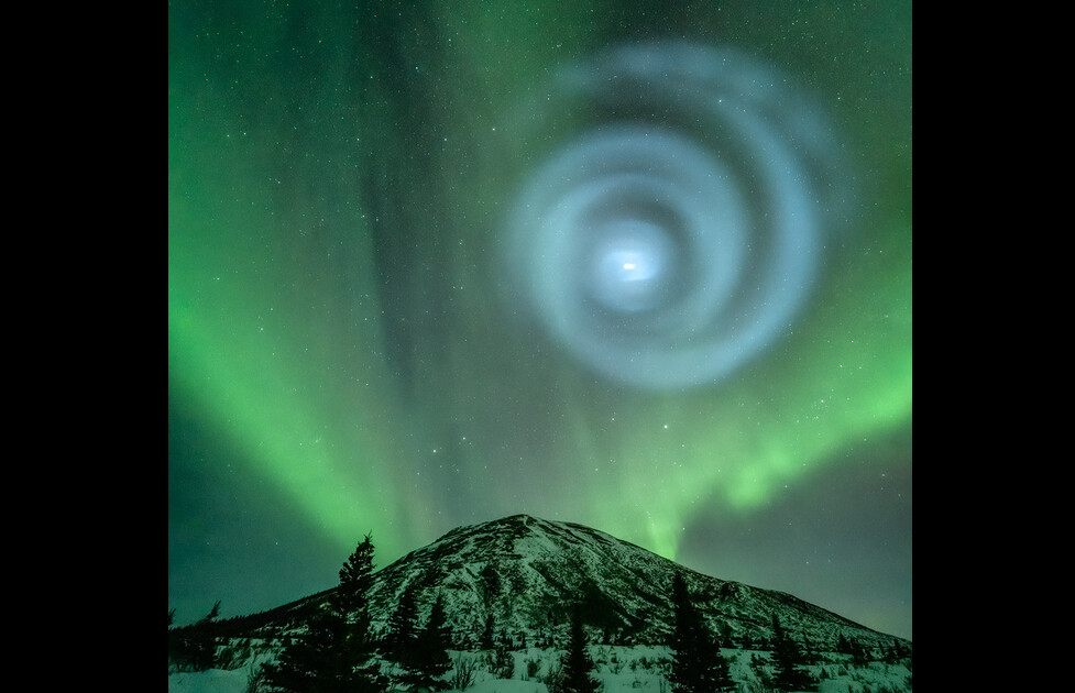 Une mystérieuse spirale bleue est apparue en pleine nuit dans le ciel d’Alaska