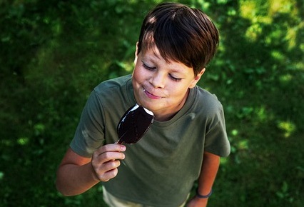 «Manger des glaces sans se salir, c’est possible» grâce à l&rsquo;invention d&rsquo;un couple de Vendéens