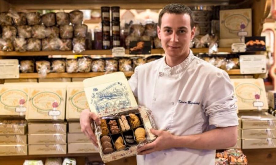 Cotentin: Kévin Burnouf, 5e génération de biscuitiers, fait renaître le biscuit cuiller de son grand-père