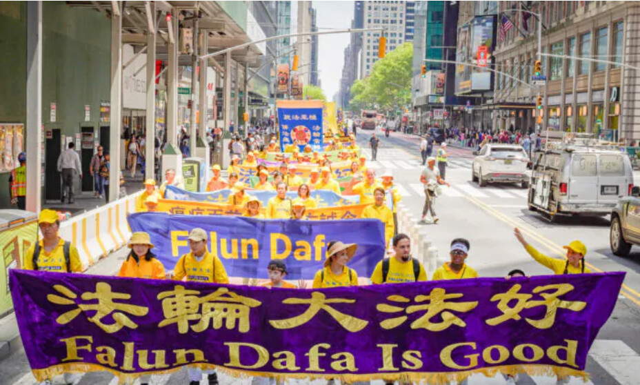 Un défilé à New-York célèbre le Falun Gong et condamne la persécution religieuse en Chine