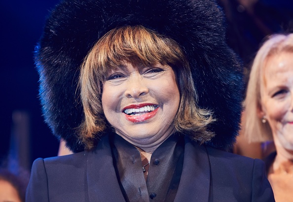 Fleurs et bougies devant la résidence suisse de la «reine» Tina Turner