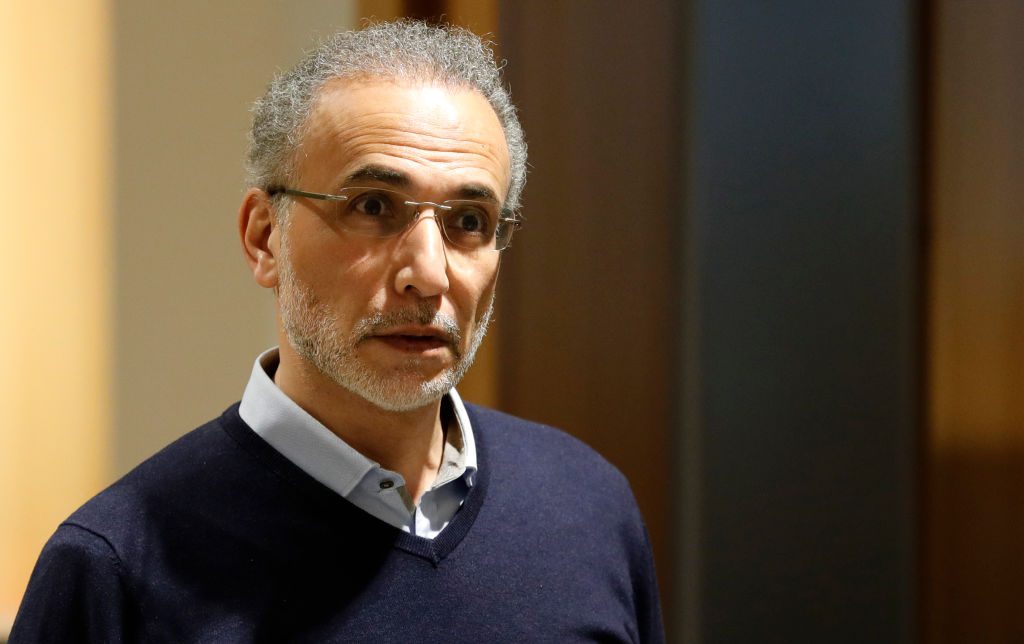 Accusé de viols, Tariq Ramadan demande le dépaysement de la procédure française