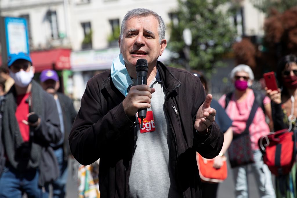 «Louis XVI, on l&rsquo;a décapité, Macron, on peut recommencer»: un élu LFI scande un slogan violent et crée la polémique