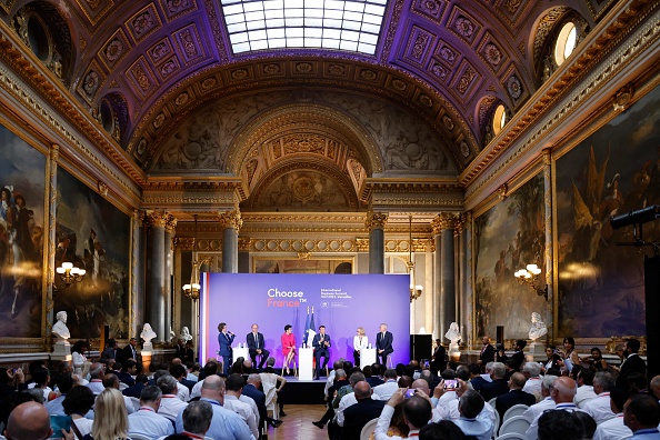 «Choose France»: Emmanuel Macron reçoit plus de 200 patrons étrangers à Versailles et annonce 13 milliards d&rsquo;euros d&rsquo;investissements