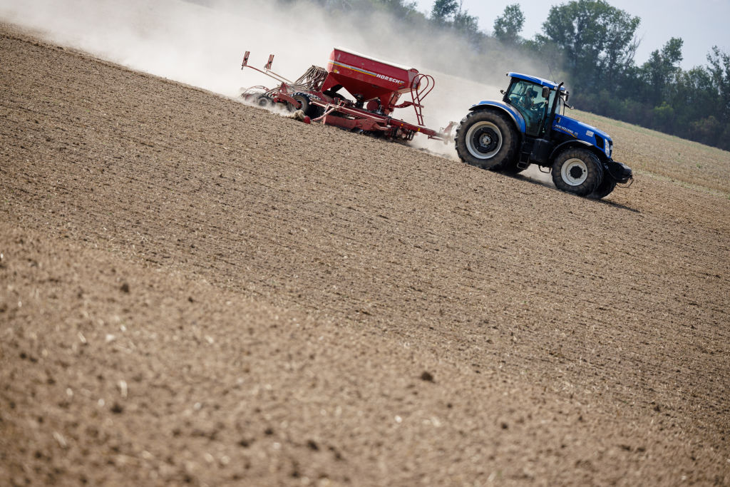 Le Sénat adopte un texte controversé sur la compétitivité agricole