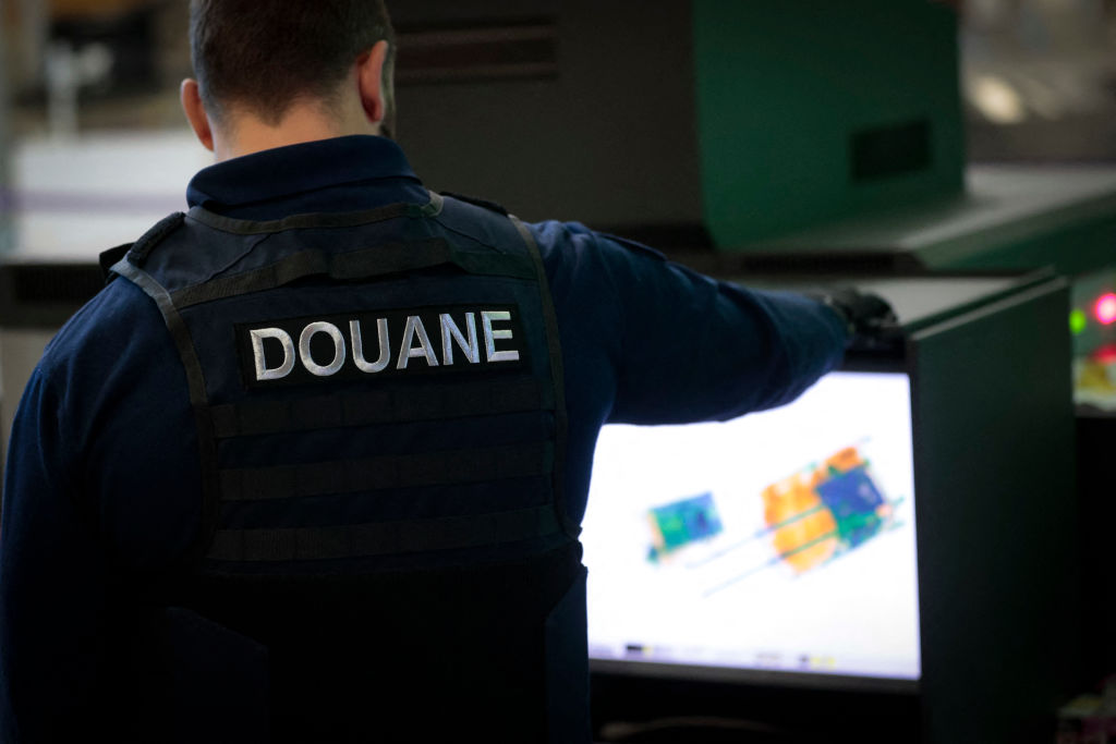 Le Sénat vote une réforme sécurisant les capacités de fouille des douaniers