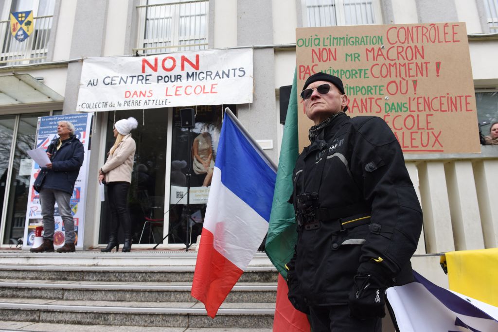 Réfugiés: vague d&rsquo;indignation après la démission du maire de Saint-Brevin