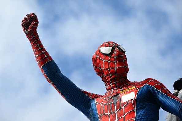 Pour «rendre le sourire aux enfants malades», des policiers se rendent dans les hôpitaux déguisés en super-héros