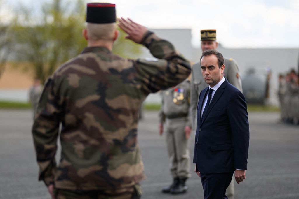 Budget des armées: l&rsquo;exécutif se laisse plus de temps pour arriver à 2% du PIB