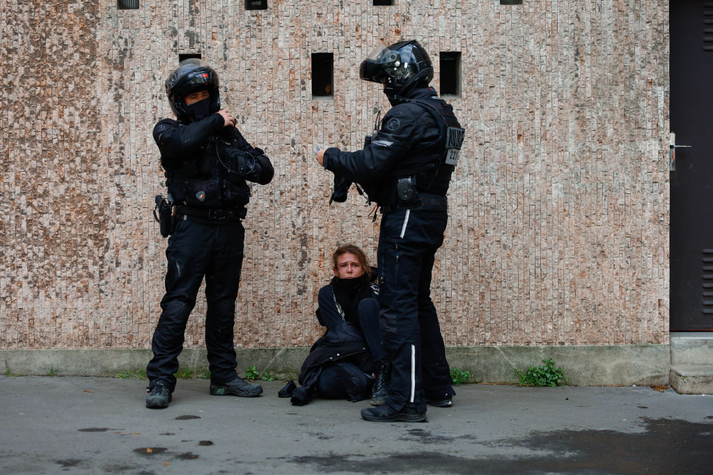 Manifestations du 1er mai: près de trois quarts des gardés à vue à Paris relâchés sans poursuites
