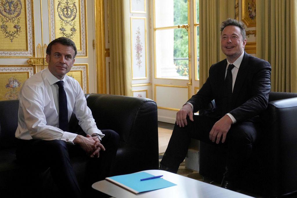«Choose France»: Emmanuel Macron annonce 13 milliards d&rsquo;investissements et a reçu Elon Musk