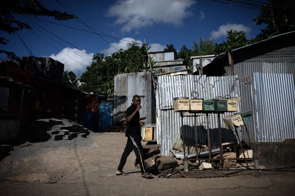 Mayotte: des députés recommandent de répartir les migrants mineurs sur tout le territoire français