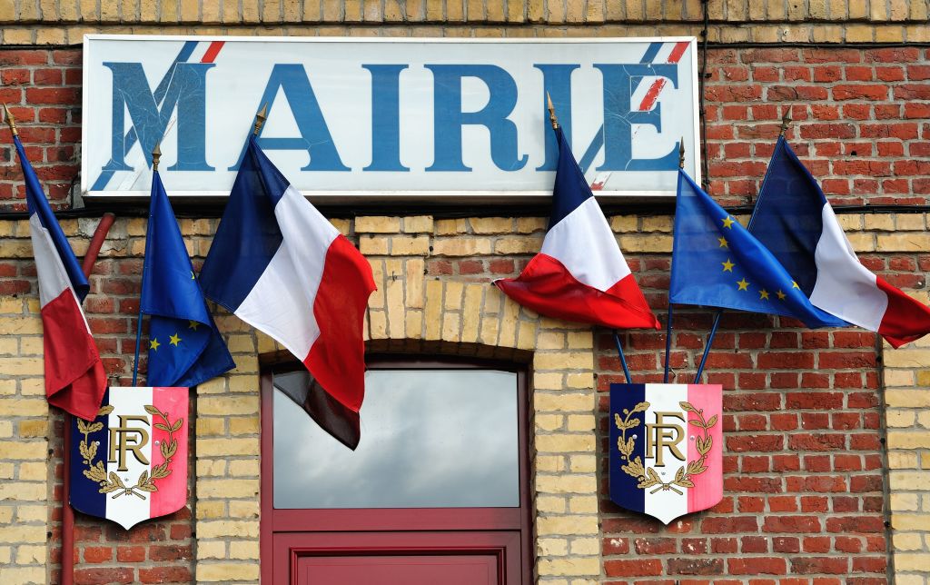Les députés votent le drapeau européen obligatoire devant les mairies