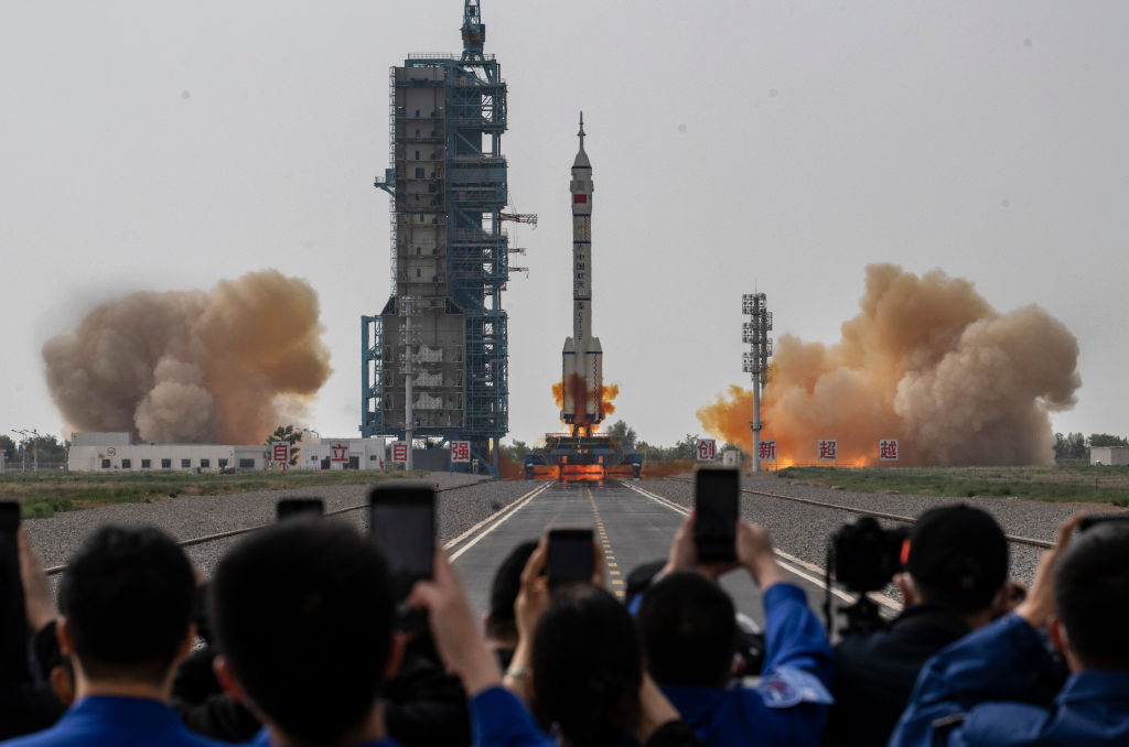 La Chine envoie dans l&rsquo;espace son premier astronaute civil