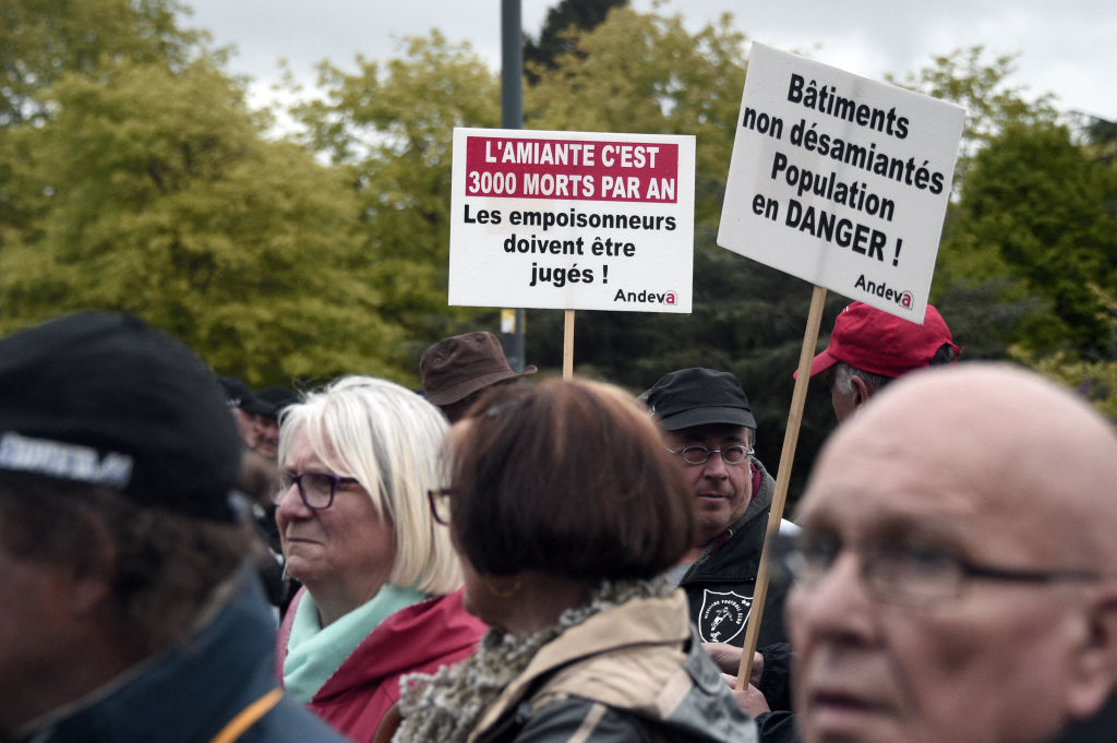 Amiante: la justice refuse la tenue d&rsquo;un procès pénal réclamé par des victimes